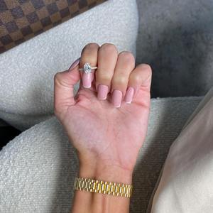 แหวนเพชรทรงรี 1.80 กะรัต เพาะเลี้ยงในห้องปฏิบัติการ _ ดีไซน์วงแหวนล้อมเพชรซ่อนและเพชรข้างที่โดดเด่น _ ทองคำขาว 14k _ รับรองโดย IGI สี D - ความสะอาด VVS2 - Product Image 1