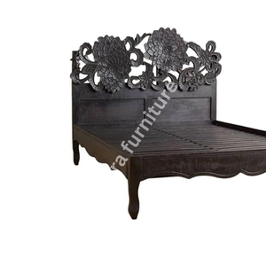 Cadre de lit en bois massif artisanal de luxe, orné de sculptures florales de tournesol, finition noire mate charbon de bois - Product Image 3