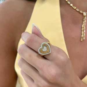 Bague signet cœur cannelé en or massif 10k 14k 18k, sertie de diamant solitaire de laboratoire taille ronde pavé, bijou de luxe pour le petit doigt - Product Image 4