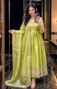 Robe Anarkali en soie verte brodée avec dupatta, longueur ras du sol, tenue traditionnelle indienne et pakistanaise pour femme, coupe ample, robe de mariée - Product Image 3