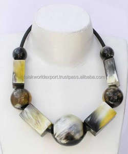 Collar de cuerno de búfalo orgánico de diseño personalizado para mujer, acentos de cuerno de buey hechos a mano con cuentas, símbolo cristiano de fiesta clásico FWE - Product Image 6