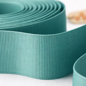 Cinta de Grosgrain de Primera Calidad de 38 mm, Color Verde Azulado, Texturizada, 100% Poliéster, Resistente a la Contracción, de Neelkamal Industries, para Prendas y Manualidades - Product Image 1