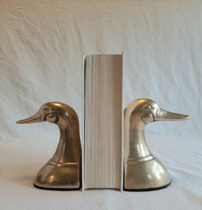 Jaula para pájaros y sujetalibros con forma de gato, estilo vintage, en color dorado. El acabado metálico intrincado aporta un toque clásico. Disponible a precios de mayorista. - Product Image 6