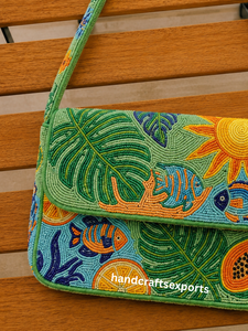 Sac à bandoulière de luxe fait main, motif paradis tropical, perles, poisson océanique, feuille de Monstera, papaye, sac à rabat pour femme - Product Image 5