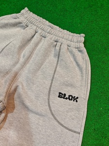 กางเกงวอร์มปักลายหนัก 480 GSM ผ้าฝ้ายฟลีซ กางเกงจ็อกเกอร์แฟชั่นลำลองสำหรับผู้ชาย แต่งลายปักครอสติช สไตล์สตรีทแวร์ ขอบขาจั๊มพ์ - Product Image 2