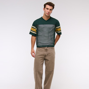 Maillot de football américain unisexe personnalisé à manches courtes, respirant, écologique, en maille, col en V, léger et ample, à prix abordable - Product Image 3