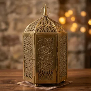 Farol de hierro hexagonal con diseño de recortes intrincados para decoración del hogar - Product Image 3