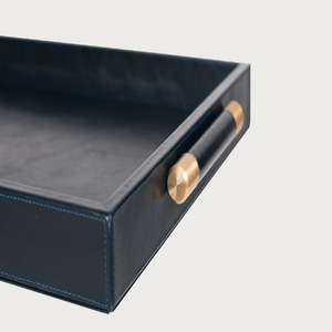 Bandeja rectangular de cuero con asas de metal, bandeja de cuero rectangular con asas de latón, bandeja de cuero de grano corrugado azul oscuro - Product Image 3