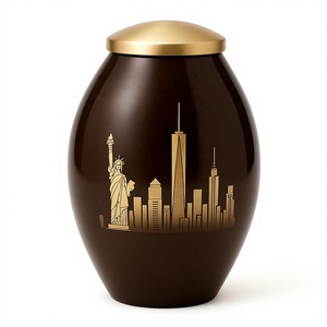 Urna Conmemorativa Clásica de Metal Marrón Chocolate con Ilustración del Horizonte Urbano Dorado y Detalle de la Estatua de la Libertad, con Tapa de Cúpula Segura - Product Image 2