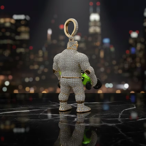 Mascota de Hulk Hecha a Mano en Oro de Dos Tonos 925 con Diamantes Micro Pavé y Colgante Grande Totalmente Incrustado con Alto Brillo - Product Image 3