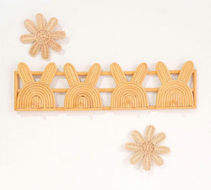 Exquisito perchero de pared con forma de conejo, hecho a mano, de ratán, decorativo, ecológico, para niños, para exhibir ropa en el dormitorio infantil. - Product Image 1
