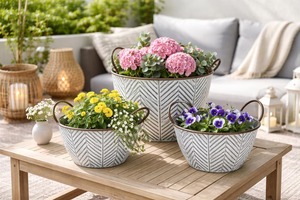 Ensemble de 3 pots de fleurs design haut de gamme, élégants et adaptés aux arrangements floraux colorés et à la décoration paysagère, en provenance d'Inde. - Product Image 4
