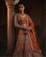 Ensemble de Lehenga de mariée de créateur haut de gamme, style papillon, richement brodé et orné de sequins, pour mariage et soirée