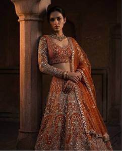 Ensemble de Lehenga de mariée de créateur haut de gamme, style papillon, richement brodé et orné de sequins, pour mariage et soirée - Product Image 6