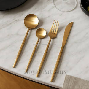 Vente en gros de couverts en acier inoxydable écologiques, lavables au lave-vaisselle, polis à la main, ensemble de cuillères et de fourchettes en or Royal Artisans - Product Image 2