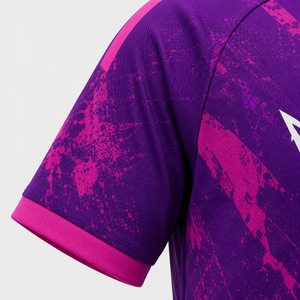 Camiseta de Fútbol Sublimada Morada y Rosa para Hombre, Cuello Redondo, Manga Corta, Absorbe la Humedad, Ajuste Atlético, 100% Poliéster - Product Image 5