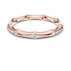 Anillo de banda de plata con diamantes de laboratorio engastados en bisel para mujer, ideal para fiestas y cumpleaños, venta al por mayor. - Product Image 5
