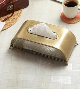 Boîte à mouchoirs vintage en métal finition or avec motif en relief, design autoportant pour utilisation sur table - Product Image 1