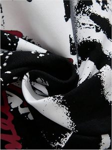 Conjuntos de 2 Piezas para Hombre, Camiseta de Manga Corta con Estampado Gráfico Y2K y Pantalones Cortos con Cordón en la Cintura - Product Image 3