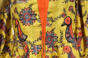 Blusa peplum de seda amarilla bordada a mano, estampado Madhubani, adornos de lentejuelas y cuentas, varios colores. - Product Image 6