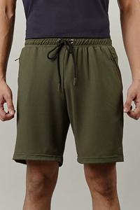 Shorts Bermuda pour homme à séchage rapide, couleur olive vert uni, taille à cordon de serrage, shorts décontractés pour l'entraînement avec poches zippées - Product Image 2
