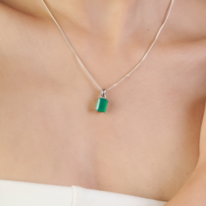 Pendentif solitaire en onyx vert taille émeraude, argent sterling 925, sertissage griffe, géométrique classique, unisexe, pour usage quotidien - Product Image 2