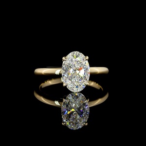 Bague de fiançailles classique en or jaune 18 carats avec diamant ovale certifié IGI de 2 carats, solitaire à 4 griffes, vente en gros - Product Image 1