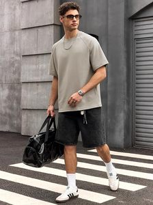เสื้อยืดโอเวอร์ไซส์ผ้าฝ้ายแท้ 100% น้ำหนัก 220 กรัม พิมพ์ลายตามสั่งที่ไหล่ สไตล์ฮิปฮอป ไซส์พลัส ผ้าฝ้ายแท้ 100% ทรงบ็อกซี่ สำหรับผู้ชาย - Product Image 6