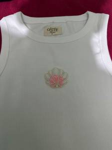 เสื้อยืดผ้าฝ้ายปักลายต้นปาล์มรถแข่งสีเหลืองสำหรับผู้หญิง แขนสั้น ฤดูร้อน ขายส่งสำหรับผู้ค้าต่างประเทศ - Product Image 2