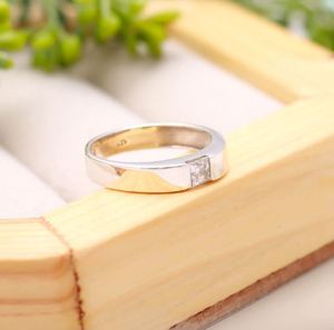 Anillo de Compromiso y Boda de Moissanita, Corte Princesa de 4mm, Color D, VVS, Chapado en Oro de 18K, Anillo de Lujo para Aniversario - Product Image 2