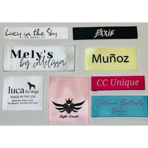 Étiquette de vêtement en satin tissé imprimée de haute qualité, pli simple, 1 x 3 pouces, fabricant et fournisseur d'étiquettes de marque pour vêtements - Product Image 2
