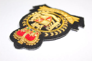 Handmade Embroidered Custom Made Bullion Wire Royal Crown Patches 3D Embroidery Golden &<b>Silver</b> Fashion Badges For Uniform - Product Image 5