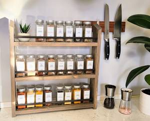 Estante para especias de madera maciza hecho a mano de 18 pulgadas de ancho, organizador de almacenamiento de cocina de tres niveles para encimera de despensa y exhibición en pared. - Product Image 1