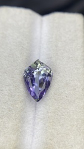 Piedra de Tanzanita Sirena Natural Certificada de 2.92 Quilates, Corte en Forma de Cometa, Sin Calentar, con Excelente Color, Zoisita Natural, Limpia con Lupa - Product Image 2