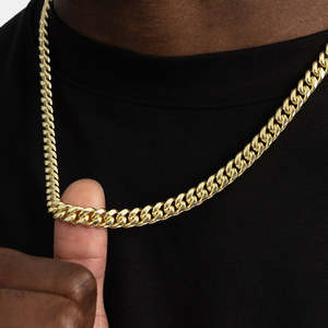 สร้อยคอแบบ Cuban Link สีทองคลาสสิก สไตล์ฮิปฮอป ไมอามี เงินแท้ 925 ชุบทอง ประดับเพชรโมอิสซาไนต์แบบฝังหนามเตย รุ่น CC03 จาก Banti Jewels - Product Image 3