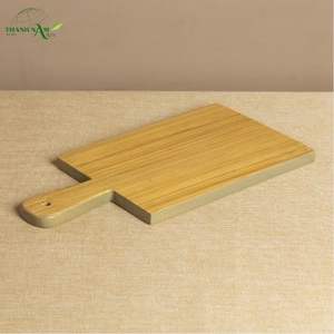 Planche à découper carrée en bois avec poignée - Écologique, durable, non toxique, passe au lave-vaisselle - Product Image 5