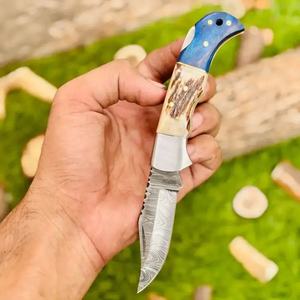 Couteau de chasse personnalisé en acier Damas, manche en corne de cerf, étui en cuir pour extérieur, fournisseur OEM en gros, États-Unis, Europe, 58HRC, garantie 3 ans - Product Image 6