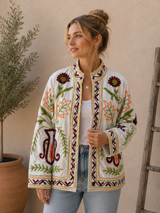 Veste en velours brodée à la main pour femmes |   Veste en velours blanc à fleurs avec broderie bordeaux, verte et orange |   Art indien - Product Image 1