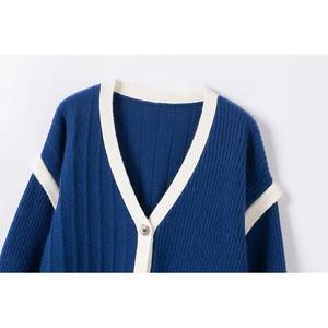 Suéter Cárdigan Corto de Punto Sólido para Mujer al por Mayor, con Botones, Bordado Personalizado, Proveedor de Fábrica de Ropa Greek Life - Product Image 3