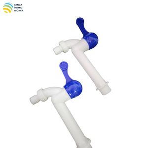 Grifo de Pared de Plástico PE de Alta Calidad, Grifo de Agua de Cuerpo Largo de 1/2 Pulgada para Cocina, Jardín y Baño - Product Image 1