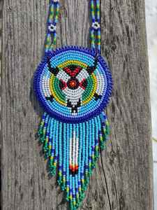 Conjunto de collar y aretes de cuentas étnicas premium diseñado para uso festivo y eventos de boda - Product Image 6