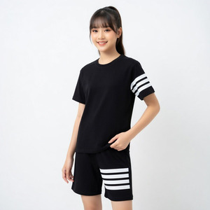 Ensemble T-shirt et short personnalisé en sérigraphie tendance, 100 % coton, matière premium, pour tenue décontractée ou sportive - Product Image 4