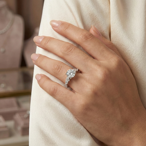 Bague Solitaire Élégante et Légère en Argent 925 avec Diamant de Laboratoire Rond Brillant de 2,53 Carats, Style Unique, Bijou de Mariage - Product Image 1