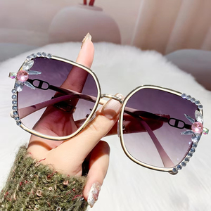 Wholesale High Quality Hot Sale square Stylish Thick <b>Frame</b> Classic Retro UV400 Fashion Diamond Sunglasses for Men for Women - Product Image 4