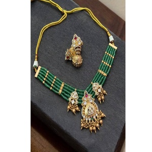 Ensemble collier et boucles d'oreilles élégants plaqués or, avec pendentif, pour mariage, collection pour femmes et filles - Product Image 1