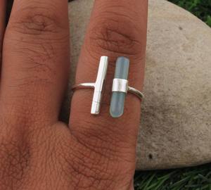 Bague Minimaliste Classique en Argent Sterling avec Cadran Sertie de Calcédoine Aqua Naturelle, Bijou Délicat en Pierre Précieuse Bleue pour Femme, Cadeau d'Anniversaire - Product Image 3