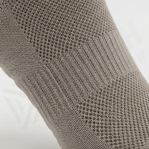 Calcetines de malla para Pilates, calcetines deportivos de yoga con puntos de silicona para interiores, color personalizado, transpirables, para rendimiento atlético, entrenamiento en el gimnasio y fitness - Product Image 5