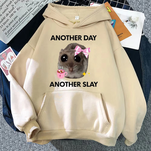Sudadera con capucha para mujer con estampado gráfico de hámster triste y la frase 'Another Day Another Slay', divertida, estilo Harajuku, a la moda, informal, con logotipo personalizado - Product Image 2