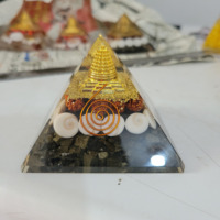 Pyramide d'orgone artisanale en pierre de cristal, pyramide en acrylique, décoration cadeau multi-pierres