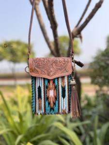 Elegante diseño azteca Cruz-Forma Handtooled Real Leather Mujeres Sling Phone Monedero y bolso de moda - Product Image 3